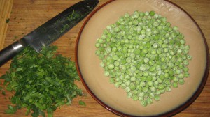 "toppins" 1/2 cup frozen peas, and 4 tbsp fresh flat leaf parsley.  Add these at the end to keep the lovely green color